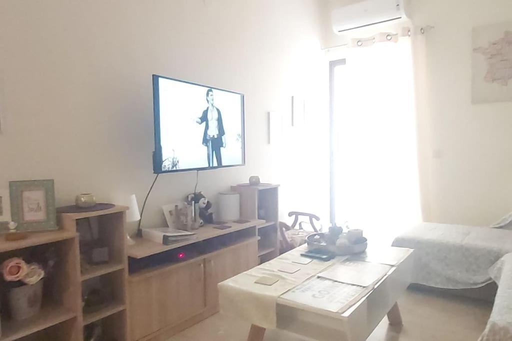 Theano'S Cozy & Quiet Lux Central Flat - Wifi & Full Amenities Patras Buitenkant foto