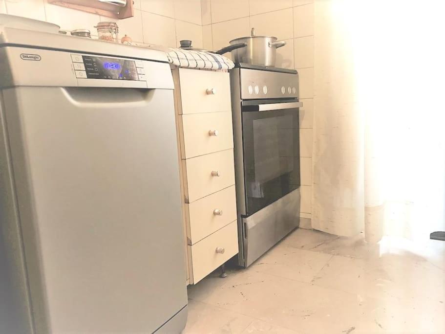 Theano'S Cozy & Quiet Lux Central Flat - Wifi & Full Amenities Patras Buitenkant foto