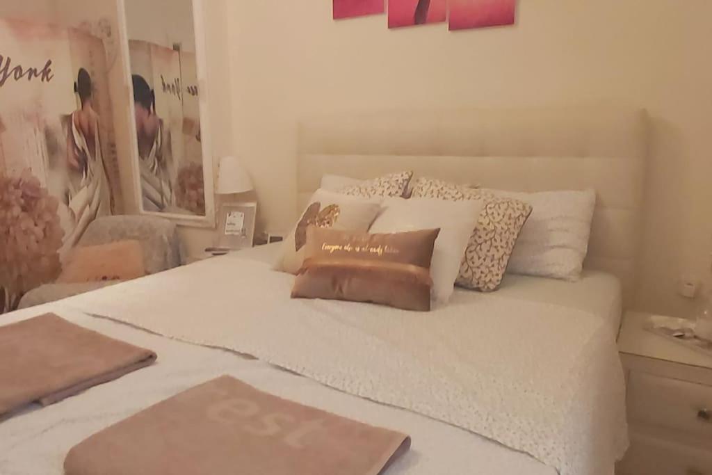 Theano'S Cozy & Quiet Lux Central Flat - Wifi & Full Amenities Patras Buitenkant foto